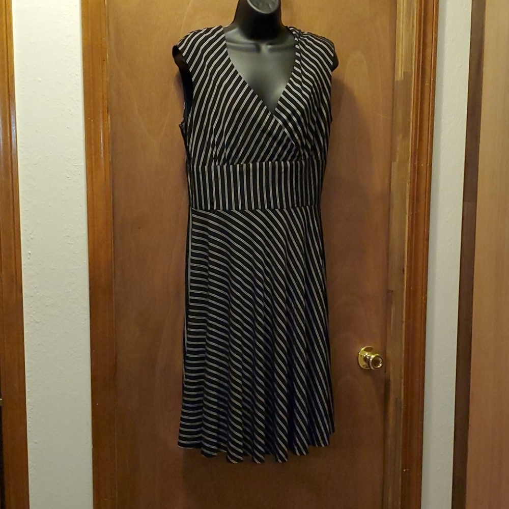 Snap black & white dress
